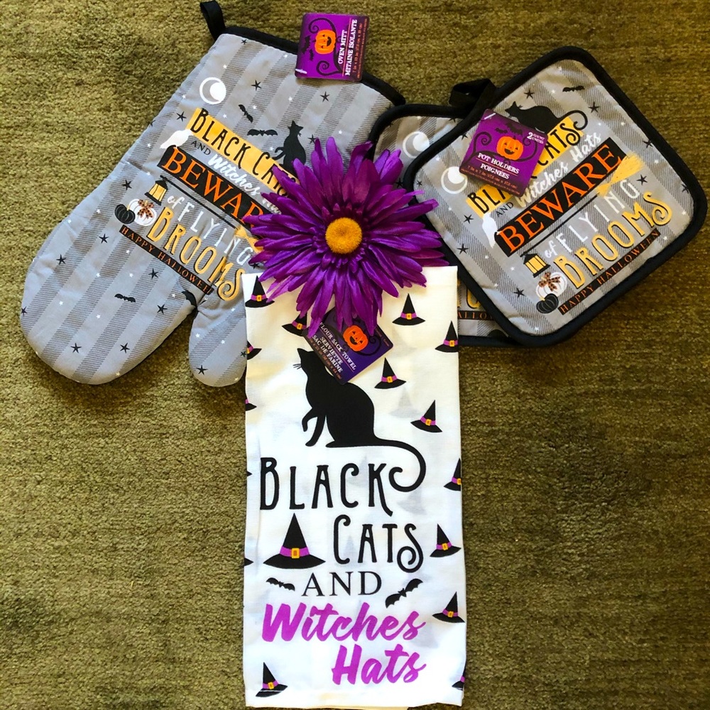 Halloween kitchen towel, oven mitt and pot holders